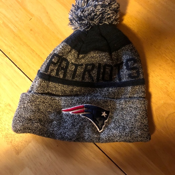 Women’s Patriots Pom Hat - Picture 1 of 3